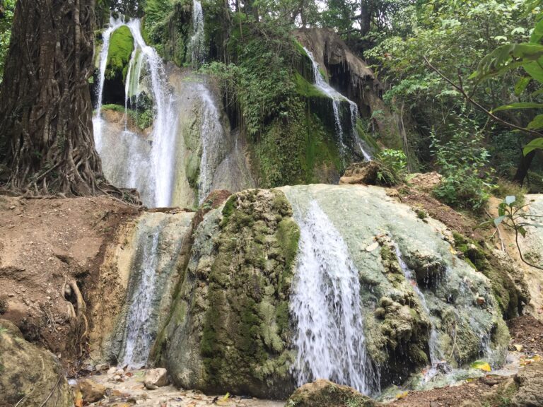 Batlag Falls, Laguna