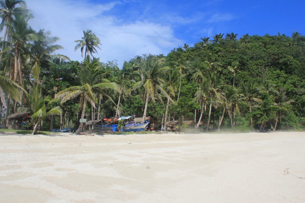 Beach view at Puting Buhangin in Borawan