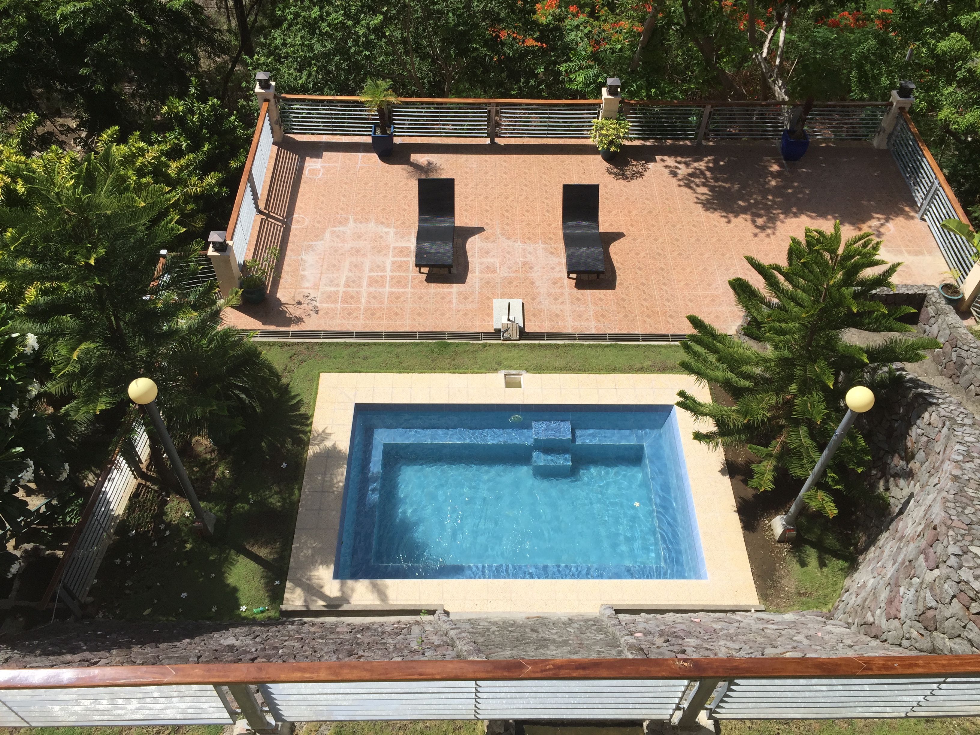 swimming pool weekend getaway close to Manila 