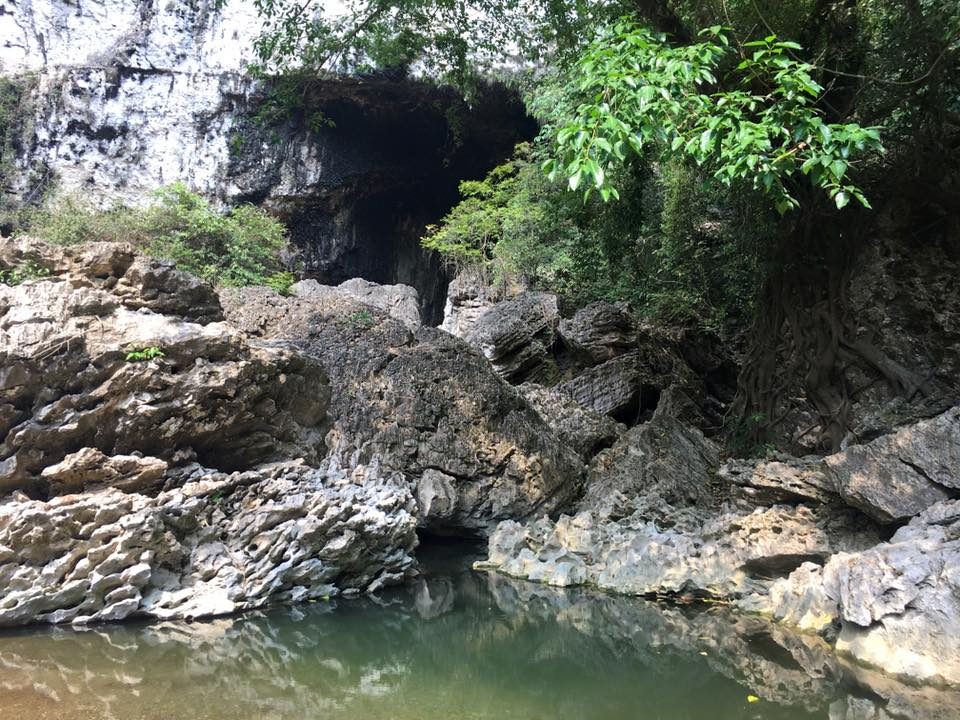 tourist spot in luzon Biak na bato entrance to cave