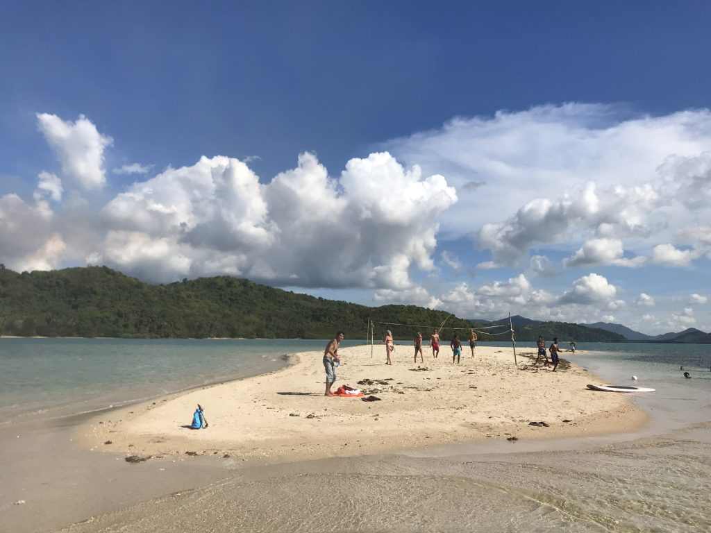 Sandbar at El Nido Palawan