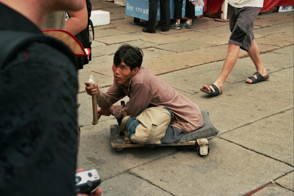Philippines population street beggar
