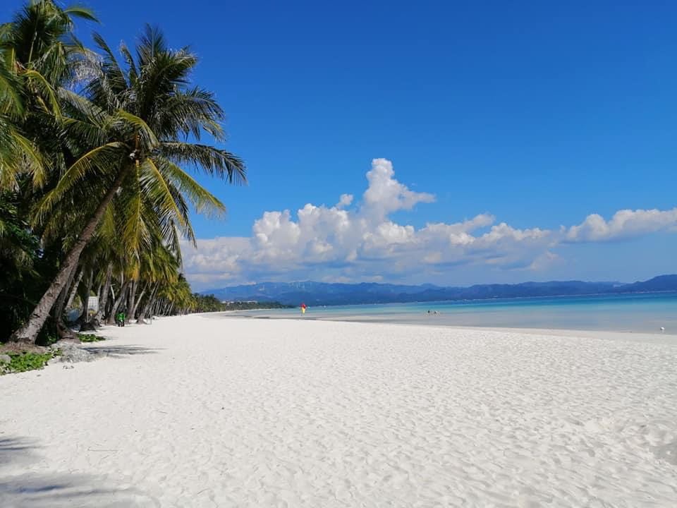 Boracay Reopens Local Tourists