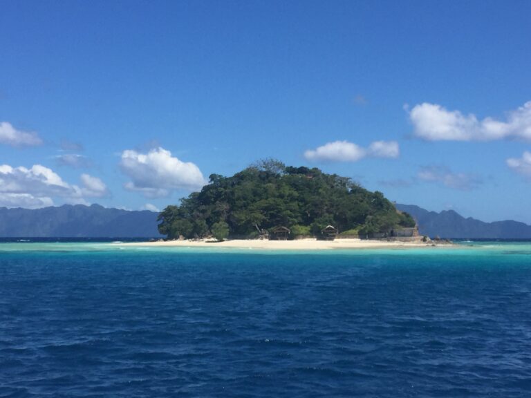 Approaching Isla Bulog, white sand glowing in sun