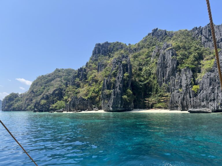Approaching the entrance to Big Lagoon, Miniloc Island, El Nido