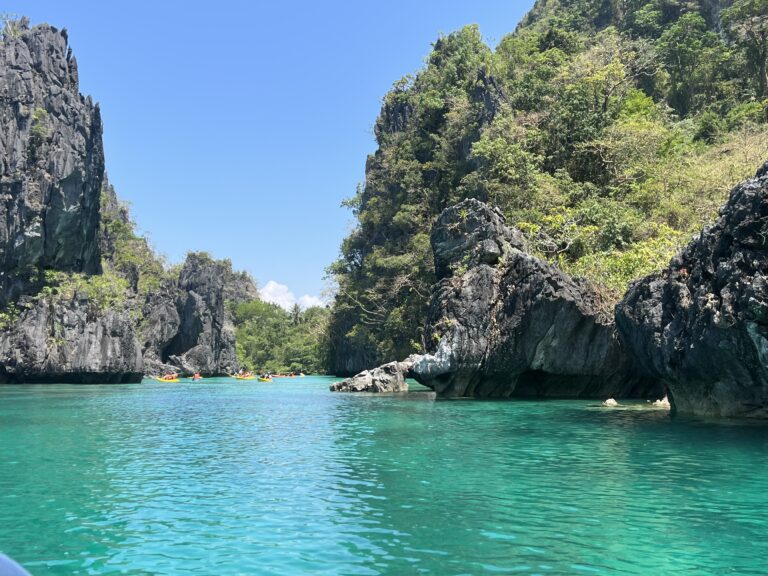 Kayaking through Big Lagoon past limestone cliffs, Miniloc Island, El Nido