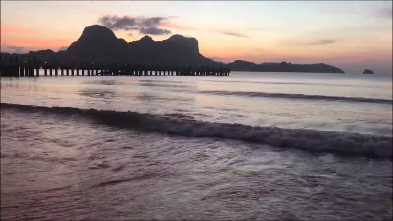 Lio Beach, limestone cliffs and pier