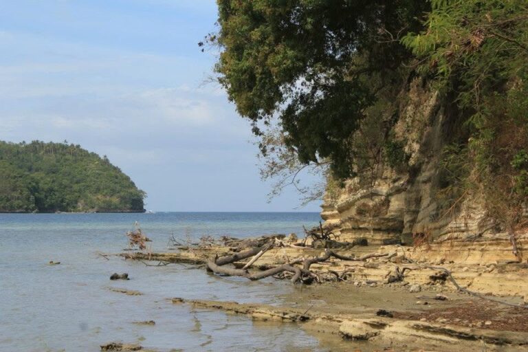 Medio Island in Puerto Galera, Mindoro