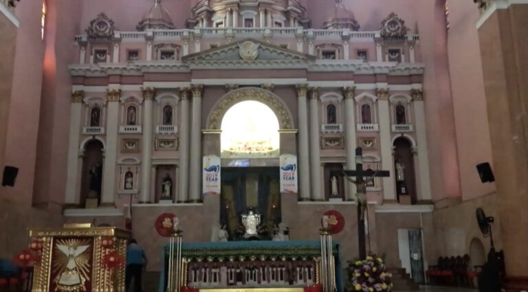 The altar and crucifix inside Binondo Church
