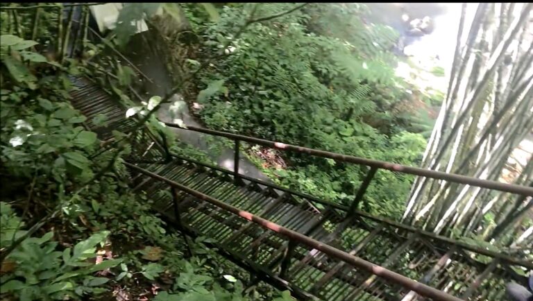 Steep steps with metal handrails on the way down to Casaroro Falls